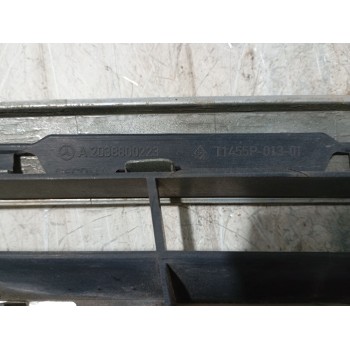 Recambio de rejilla delantera para mercedes-benz clase c (w203) c 200 cdi (203.007) referencia OEM IAM A2038800223  