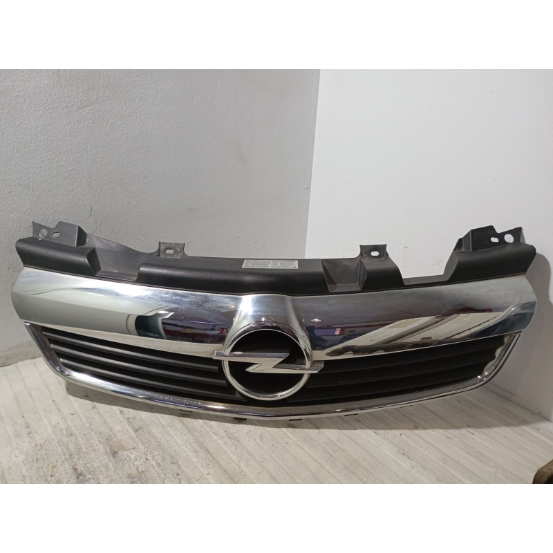 Recambio de rejilla delantera para opel zafira b furgoneta/monovolumen (a05) 1.9 cdti van (m75) referencia OEM IAM 13136136  