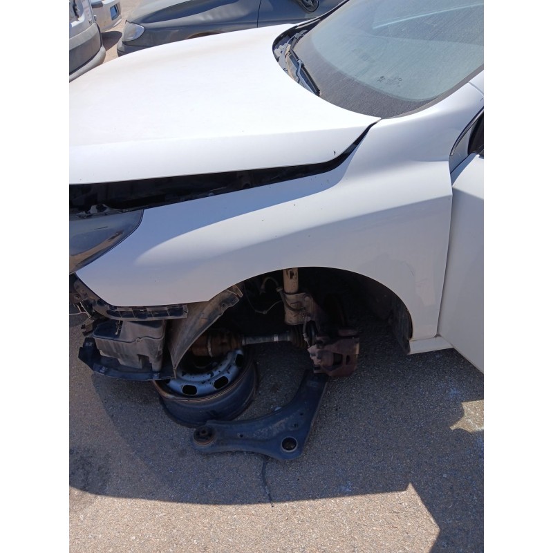 Recambio de aleta delantera izquierda para renault latitude (l70_) 2.0 dci 150 (l70h) referencia OEM IAM   