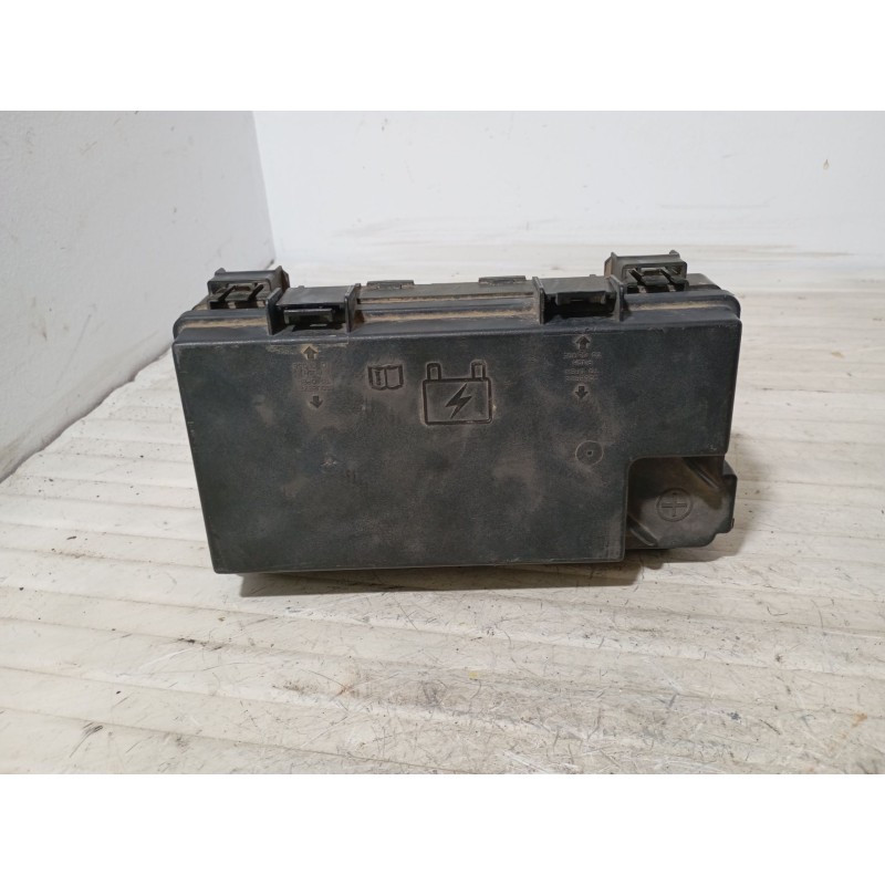 Recambio de caja reles / fusibles para jeep cherokee (kk) 2.8 crd 4x4 referencia OEM IAM 04692235AG 04692235AE 