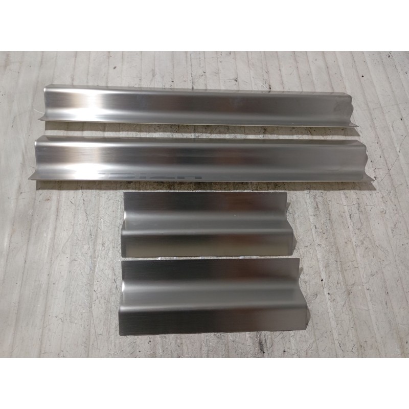 Recambio de estribos laterales para seat ibiza iii (6l1) 2.0 referencia OEM IAM 6L1071500  