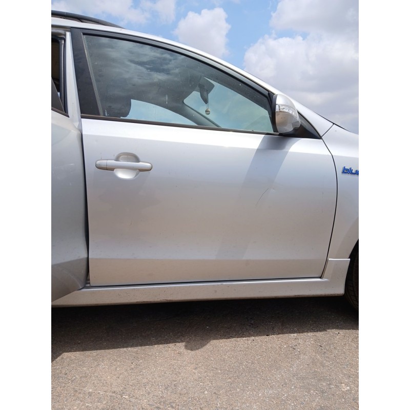 Recambio de puerta delantera derecha para hyundai i30 station wagon (fd) 1.6 crdi referencia OEM IAM   