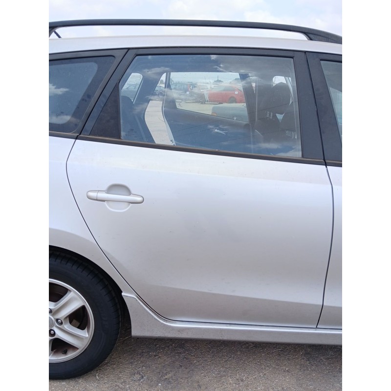 Recambio de puerta trasera derecha para hyundai i30 station wagon (fd) 1.6 crdi referencia OEM IAM   