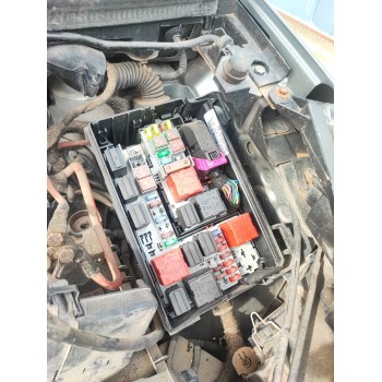 Recambio de caja reles / fusibles para opel corsa d (s07) 1.2 (l08, l68) referencia OEM IAM 93189211  