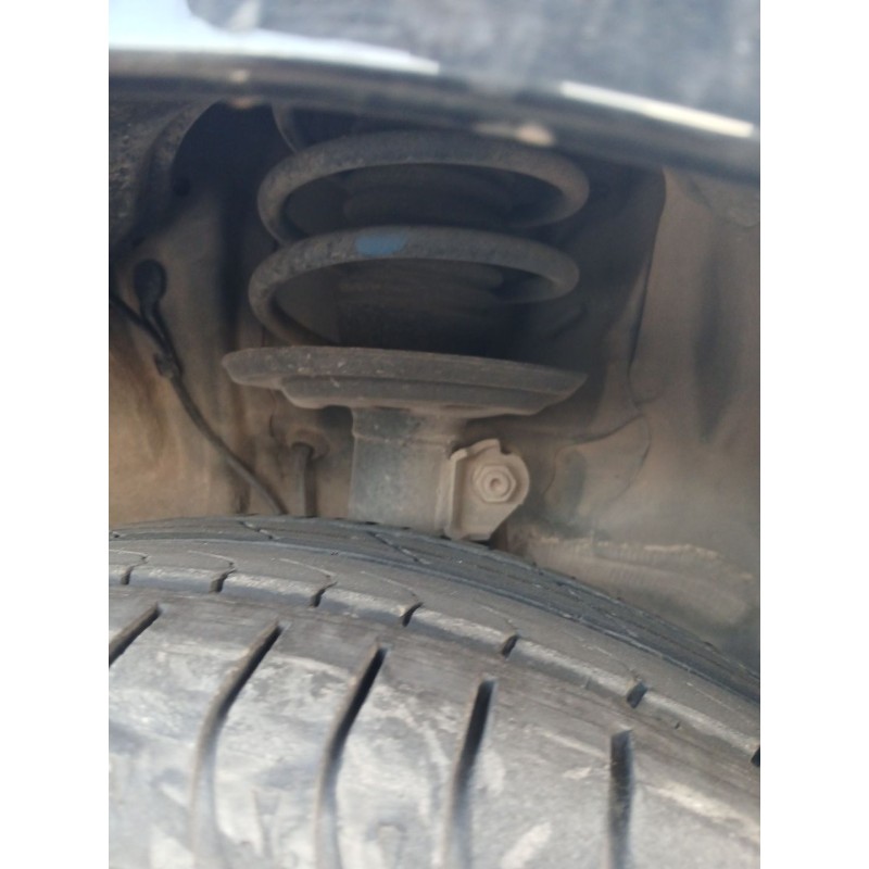 Recambio de amortiguador delantero derecho para toyota yaris (_p9_) 1.0 vvt-i (ksp90_) referencia OEM IAM   
