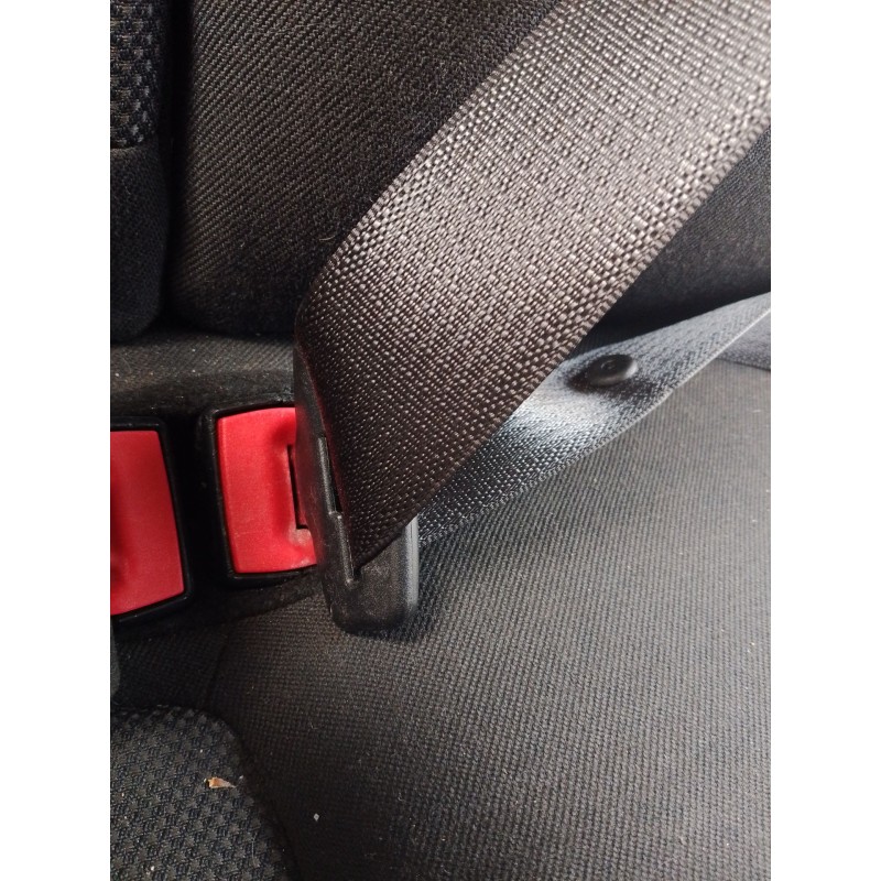 Recambio de enganche cinturon trasero central para opel corsa d (s07) 1.2 (l08, l68) referencia OEM IAM 13274779  