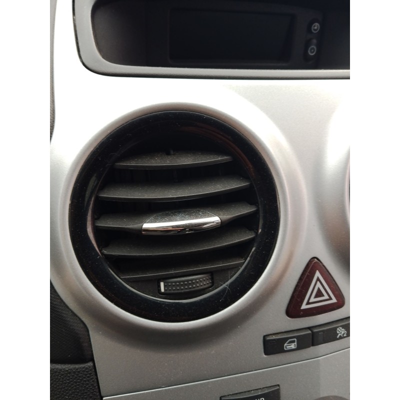 Recambio de aireador central izquierdo para opel corsa d (s07) 1.2 (l08, l68) referencia OEM IAM 13417363  