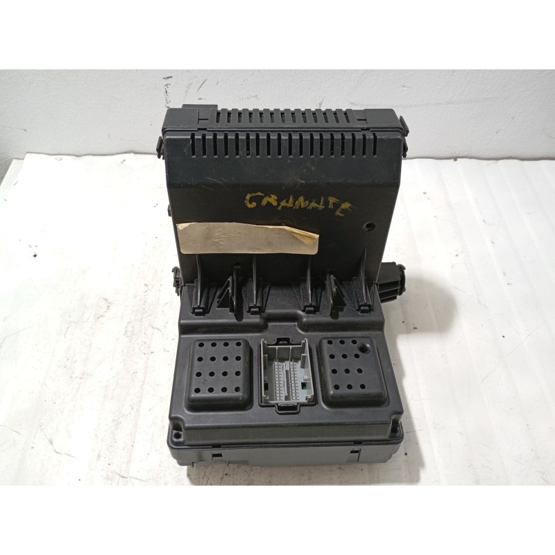 Recambio de caja reles / fusibles para volvo s60 i (384) d5 referencia OEM IAM 30795114  