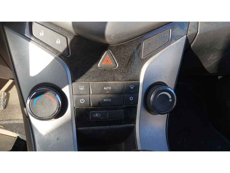 Recambio de mando climatizador para chevrolet cruze hatchback (j305) 1.7 d referencia OEM IAM   