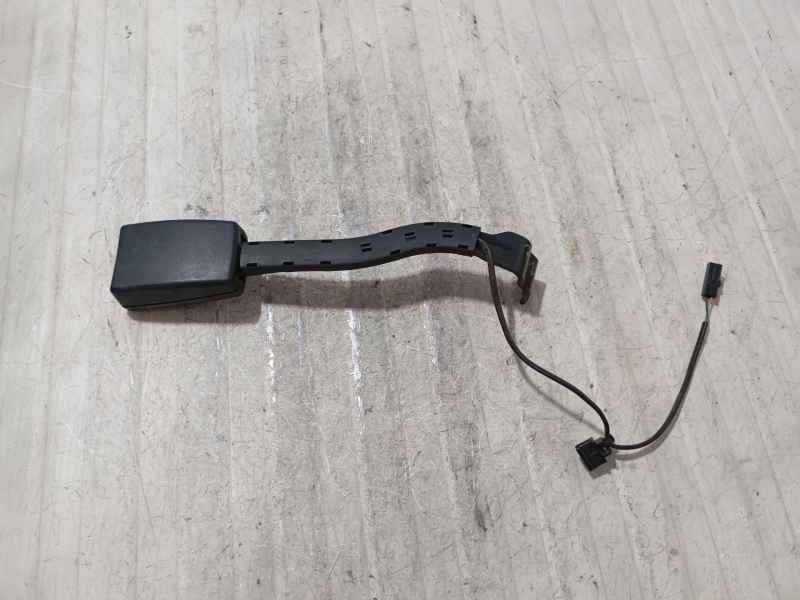 Recambio de broche cinturon delantero derecho para seat leon (1p1) 1.9 tdi referencia OEM IAM 5P0857756F  