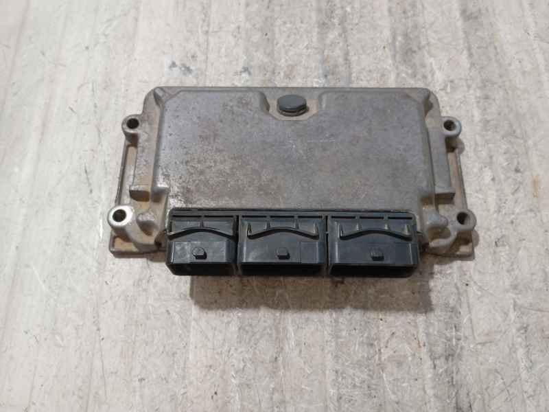 Recambio de centralita motor uce para citroën saxo (s0, s1) 1.5 d referencia OEM IAM 9630059880 0281001839 