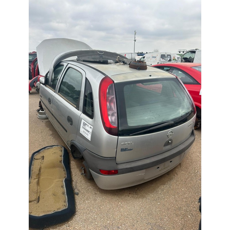 opel corsa c (x01) del año 2001