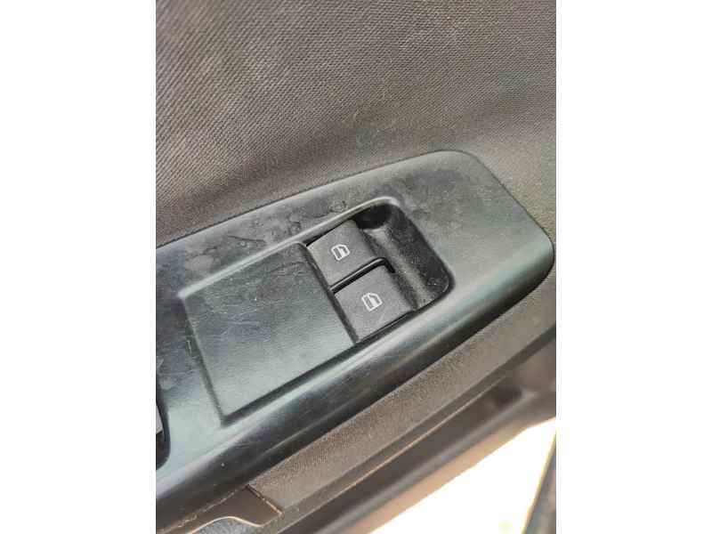 Recambio de mando elevalunas delantero izquierdo para volkswagen polo iv (9n_, 9a_) 1.4 tdi referencia OEM IAM   