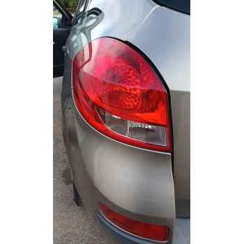 Recambio de piloto trasero izquierdo para renault clio iii grandtour (kr0/1_) 1.5 dci referencia OEM IAM   
