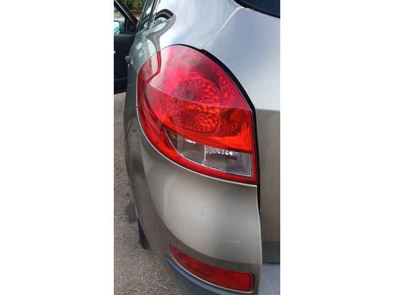 Recambio de piloto trasero izquierdo para renault clio iii grandtour (kr0/1_) 1.5 dci referencia OEM IAM   