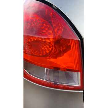 Recambio de piloto trasero izquierdo para renault clio iii grandtour (kr0/1_) 1.5 dci referencia OEM IAM   
