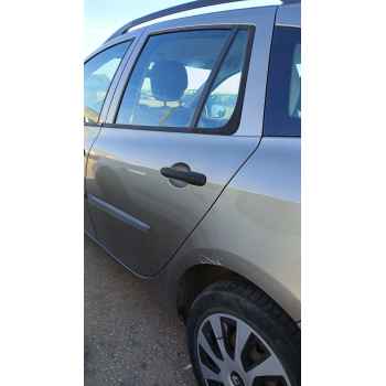 Recambio de puerta trasera izquierda para renault clio iii grandtour (kr0/1_) 1.5 dci referencia OEM IAM   