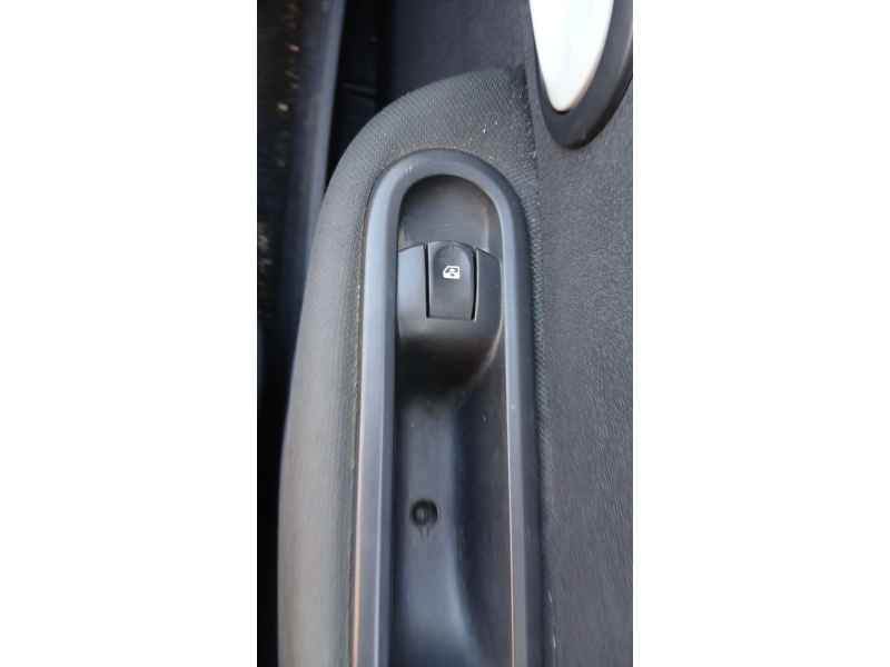 Recambio de mando elevalunas delantero derecho para renault clio iii grandtour (kr0/1_) 1.5 dci referencia OEM IAM   