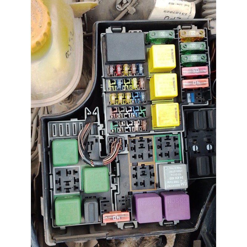 Recambio de caja reles / fusibles para opel corsa c (x01) 1.2 (f08, f68) referencia OEM IAM   