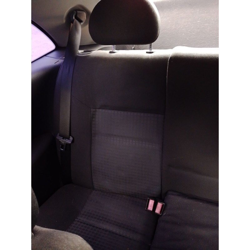 Recambio de asientos trasero derecho para opel corsa c (x01) 1.2 (f08, f68) referencia OEM IAM   