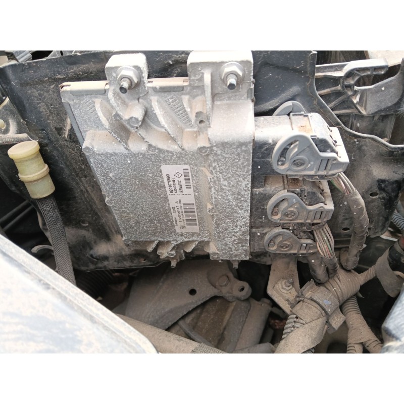 Recambio de centralita motor uce para renault twingo ii (cn0_) 1.2 16v referencia OEM IAM 8201076690  
