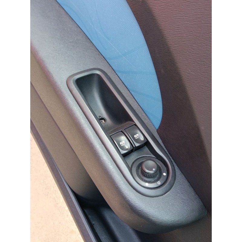 Recambio de mando elevalunas delantero izquierdo para renault twingo ii (cn0_) 1.2 16v referencia OEM IAM   