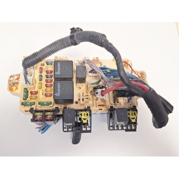 Recambio de caja reles / fusibles para mitsubishi montero iii (v7_w, v6_w) 3.2 di-d (v68w) referencia OEM IAM MR445952  