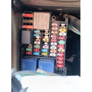 CAJA RELES / FUSIBLES 284B60009R 