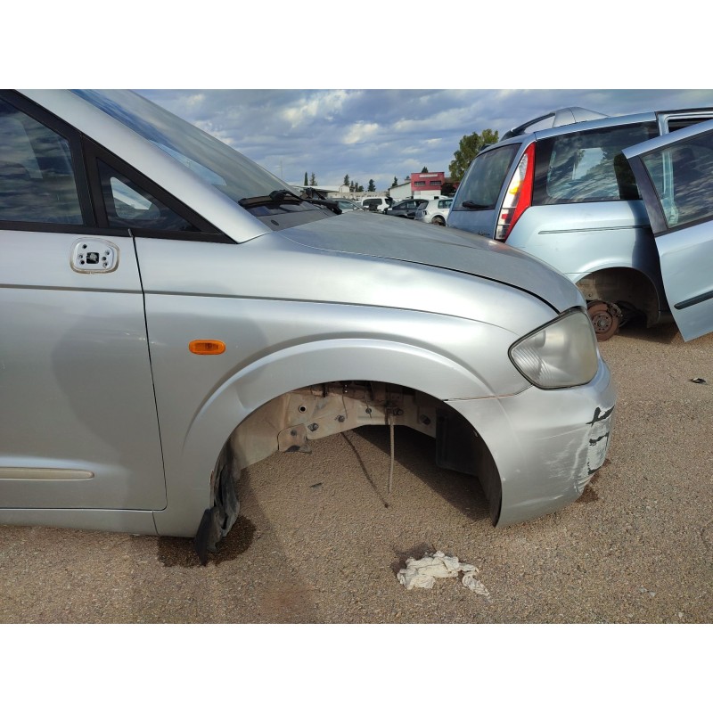 Recambio de aleta delantera derecha para ssangyong rodius i 2.7 xdi referencia OEM IAM   