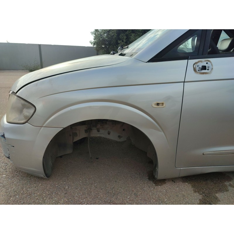 Recambio de aleta delantera izquierda para ssangyong rodius i 2.7 xdi referencia OEM IAM   