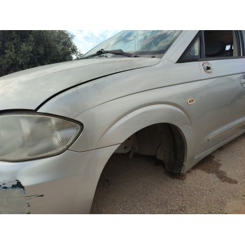 Recambio de aleta delantera izquierda para ssangyong rodius i 2.7 xdi referencia OEM IAM   