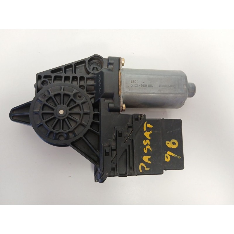 Recambio de motor elevalunas trasero derecho para volkswagen passat b5 (3b2) 1.6 referencia OEM IAM 101438203  