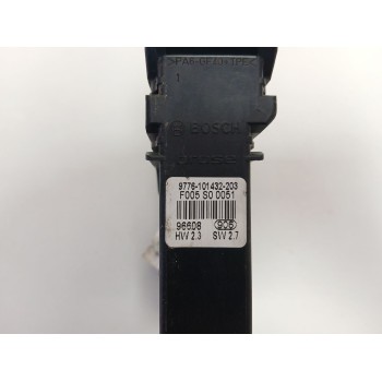 Recambio de motor elevalunas delantero izquierdo para volkswagen golf iv (1j1) 1.6 16v referencia OEM IAM 9776101432203  