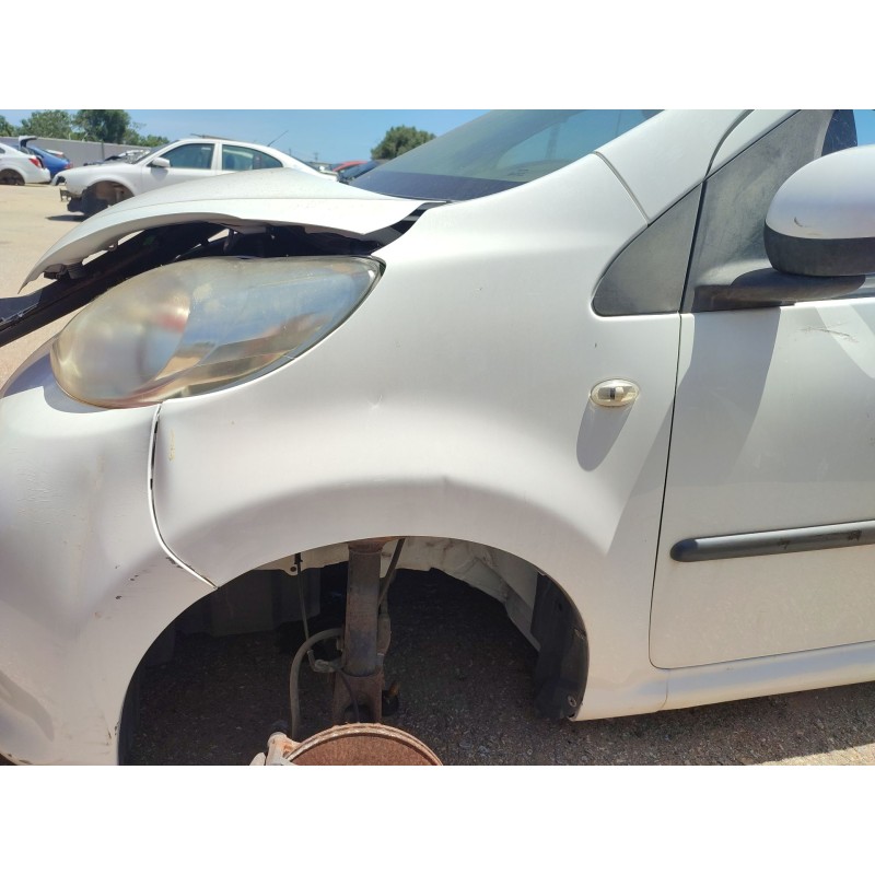 Recambio de aleta delantera izquierda para peugeot 107 (pm_, pn_) 1.0 referencia OEM IAM   