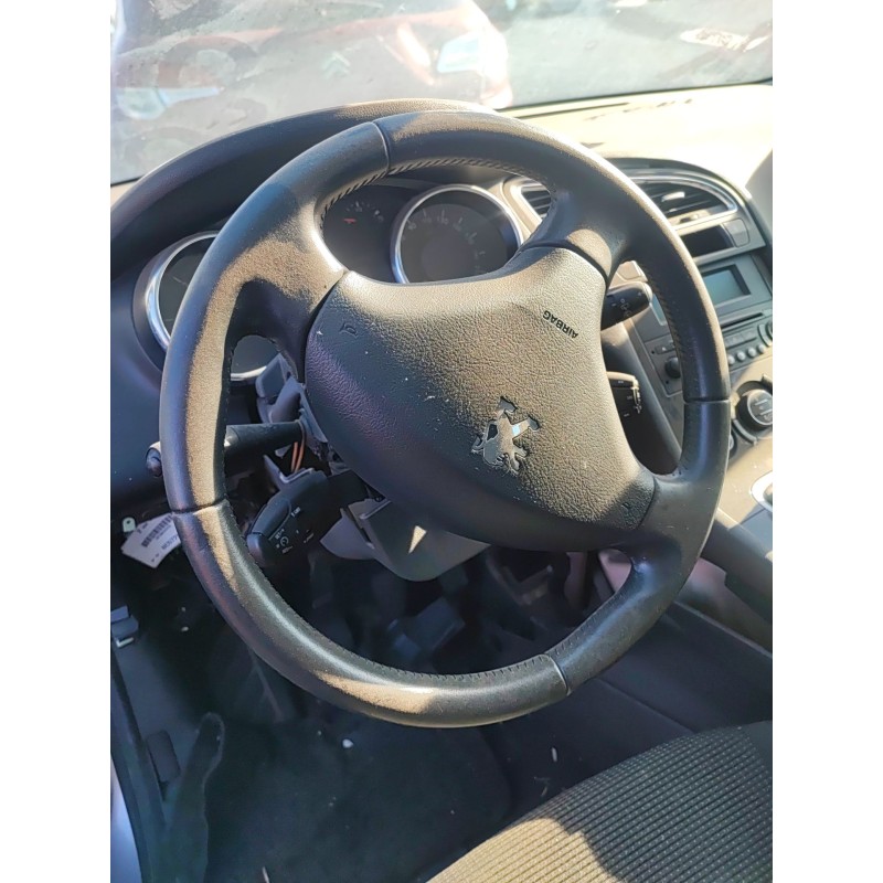 Recambio de volante para peugeot 5008 (0u_, 0e_) 1.6 hdi referencia OEM IAM   