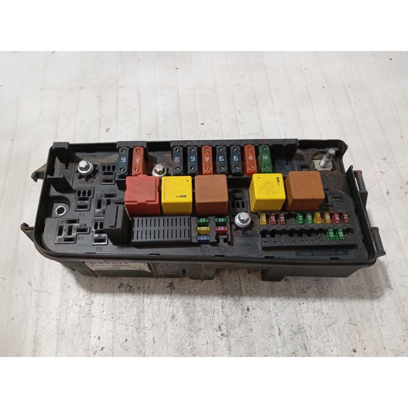 Recambio de caja reles / fusibles para opel vectra c (z02) 2.2 dti 16v (f69) referencia OEM IAM 13112918  