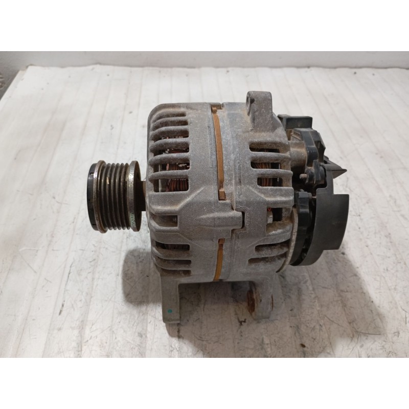 Recambio de alternador para renault clio iii (br0/1, cr0/1) 1.5 dci referencia OEM IAM 231008578R 0124425093 