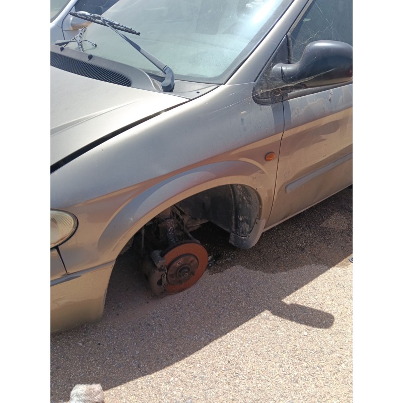 Recambio de aleta delantera izquierda para chrysler voyager iv (rg, rs) 2.5 crd referencia OEM IAM   